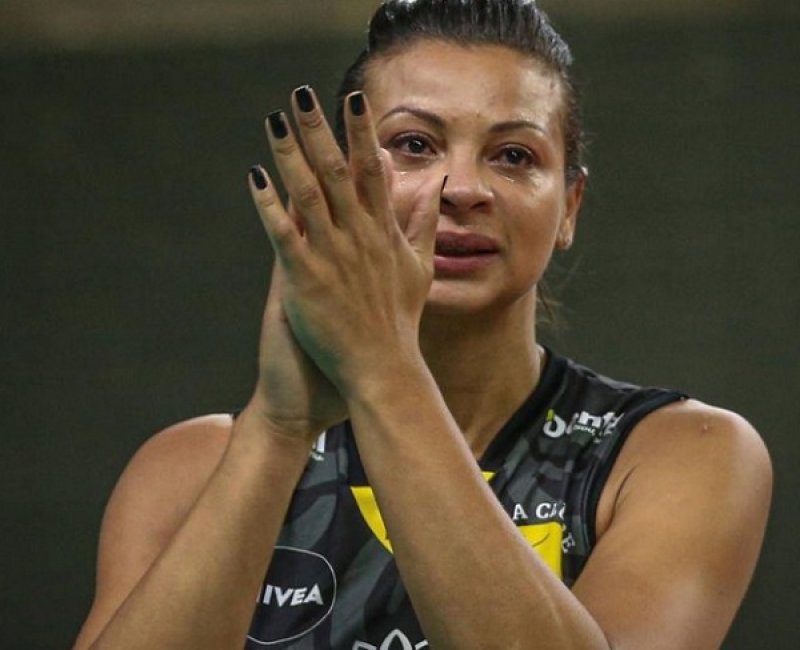 Walewska, campeã olímpica de vôlei, morre aos 43 anos