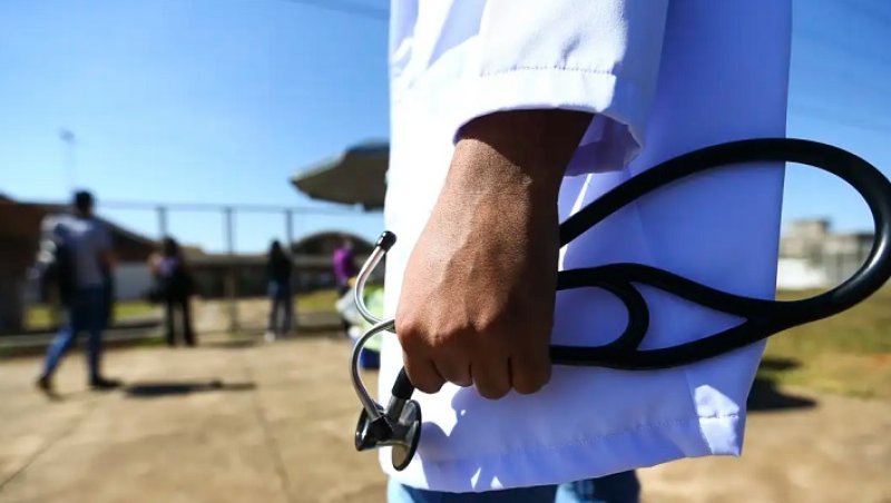 Brasil tem 575.930 médicos ativos: 2,81 por mil habitantes
