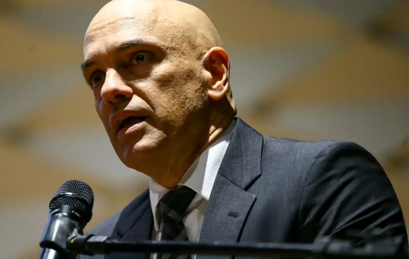 Moraes nega pedido para isentar X no Brasil de ordens judiciais