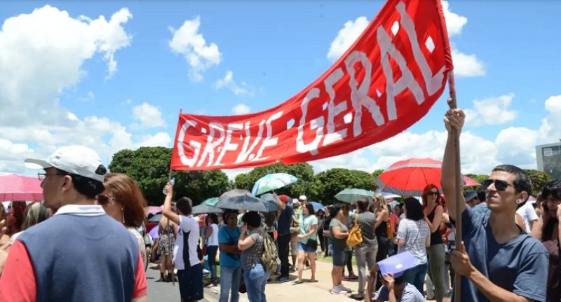 Universidades e institutos federais marcam greve a partir de segunda