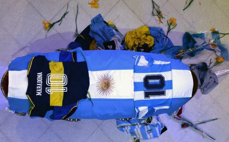 Filhos de Maradona pedem à Justiça a transferência do corpo para mausoléu em área turística