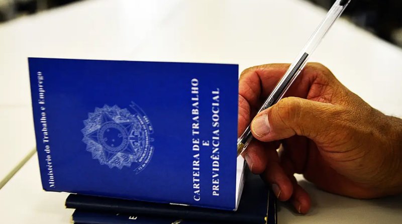 Taxa de desemprego fica em 7,9%; índice é o menor em 10 anos