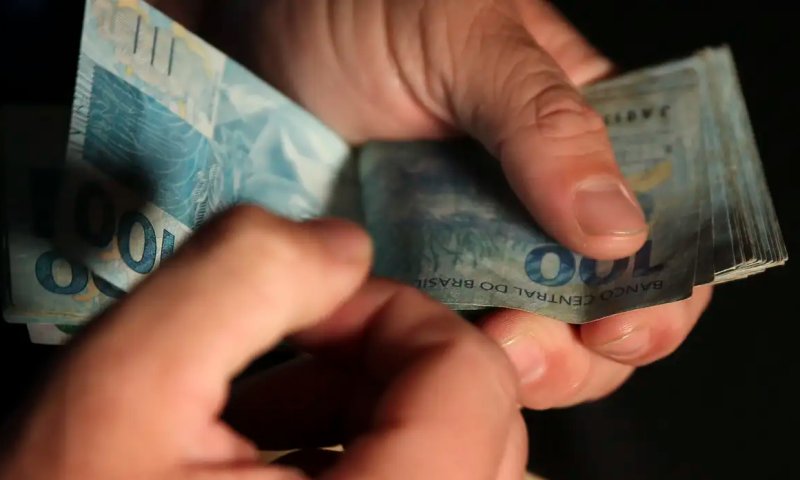 Brasileiros ainda não sacaram R$ 8,16 bi de valores a receber