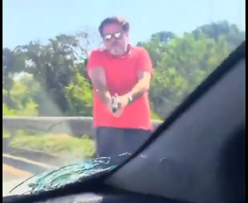 Polícia busca foragido que atirou contra carro em rodovia no interior de São Paulo