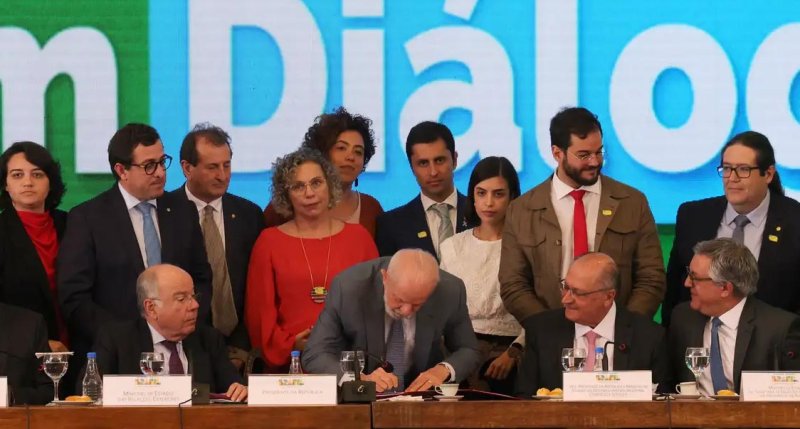 Lula sanciona taxação de compras internacionais de até 50 dólares
