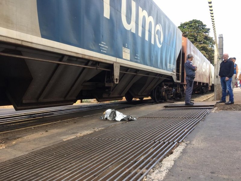 Homem morre atropelado por trem na área central de Rio Preto