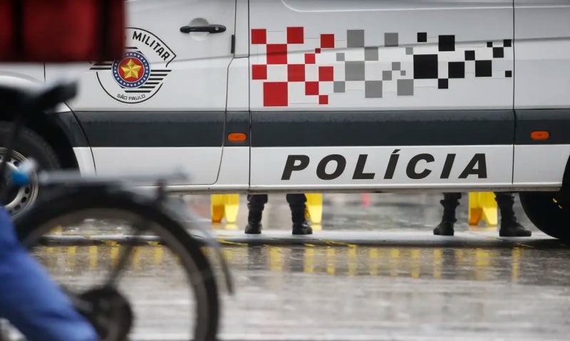 PM que arremessou rapaz de ponte responderá por tentativa de homicídio