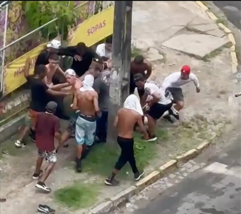 Uma pessoa permanece internada, após briga de torcidas no Recife