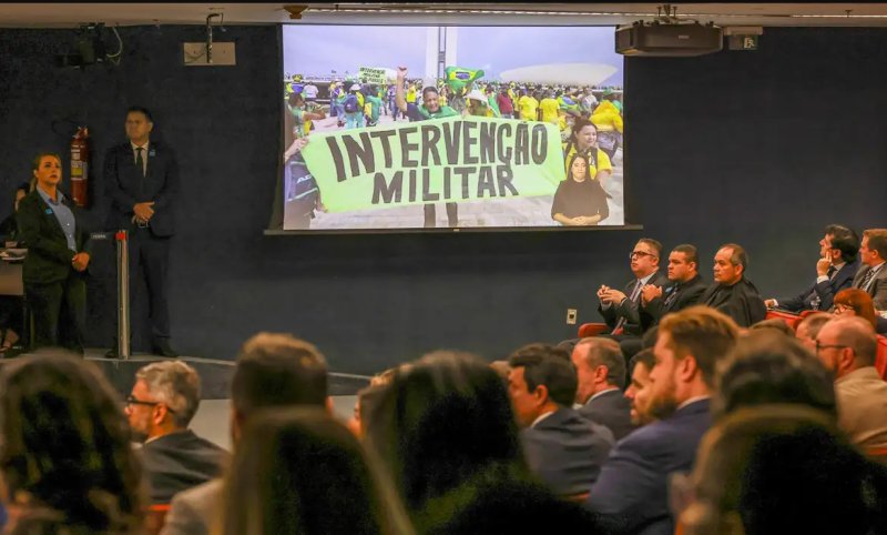 STF tem maioria para tornar Bolsonaro 1° ex-presidente réu por golpe