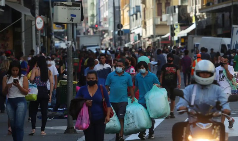 SP: comércio deve faturar 5,4% no Dia das Mães em 2025, diz Fecomércio