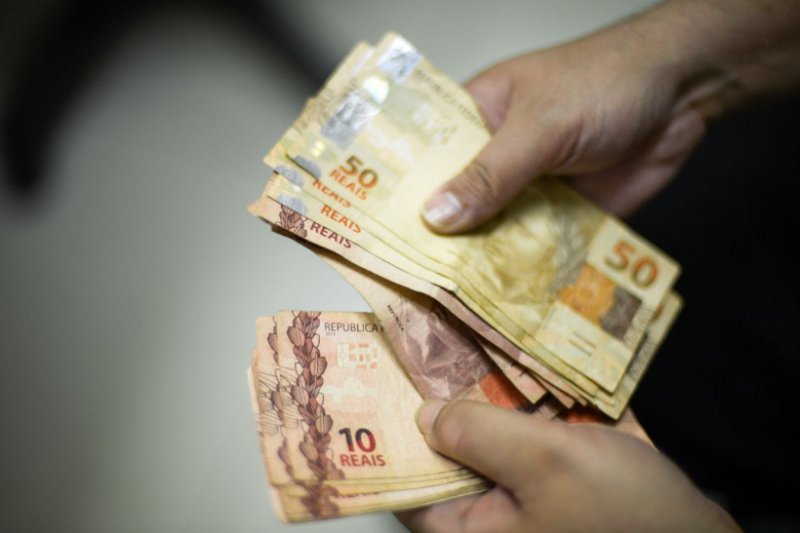 Caixa Economica Federal inicia pagamento do abono salarial para nascidos em agosto