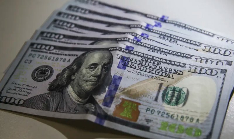 Dólar fecha abaixo de R$ 5,50 pela primeira vez em oito meses