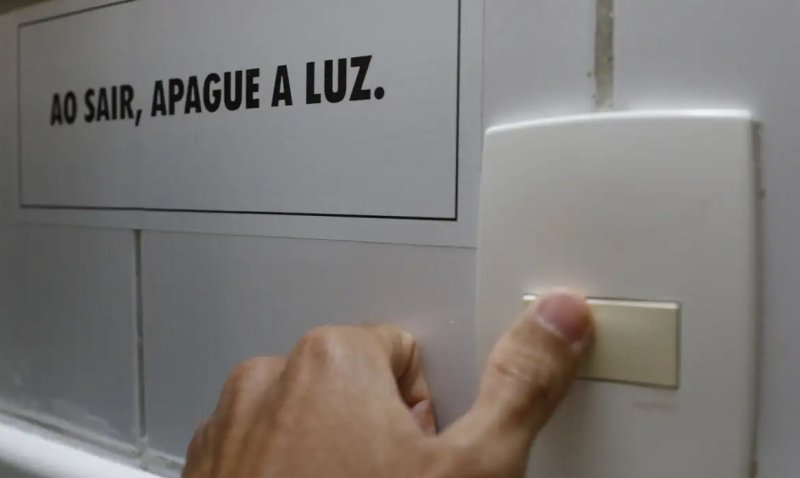 Conta de luz terá bandeira tarifária vermelha patamar 2 em agosto