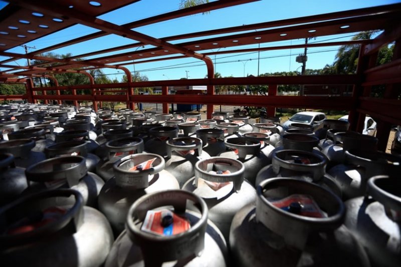 Gás de cozinha cairá até R$ 8,78 com fim da diferenciação de preços