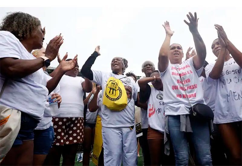 Moradores de favelas protestam no Rio após megaoperação com 121 mortos