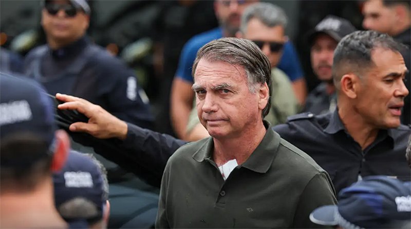 Moraes decide que Bolsonaro continuará preso na superintendência da PF