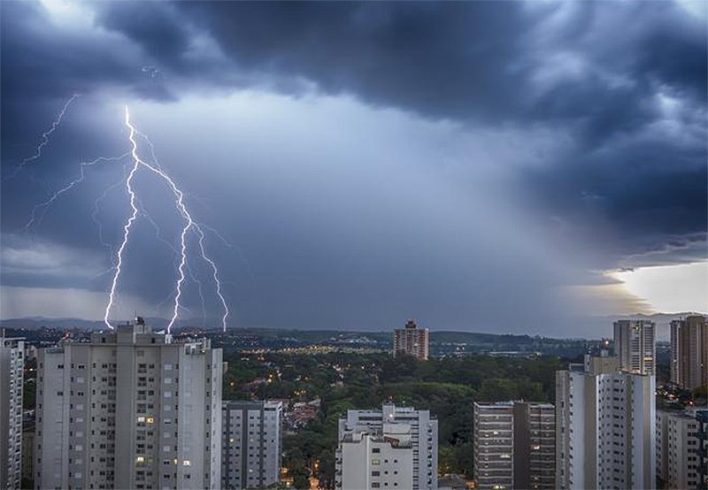 Alerta para tempo severo nas regiões Sul, Centro-Oeste e parte do Sudeste até domingo