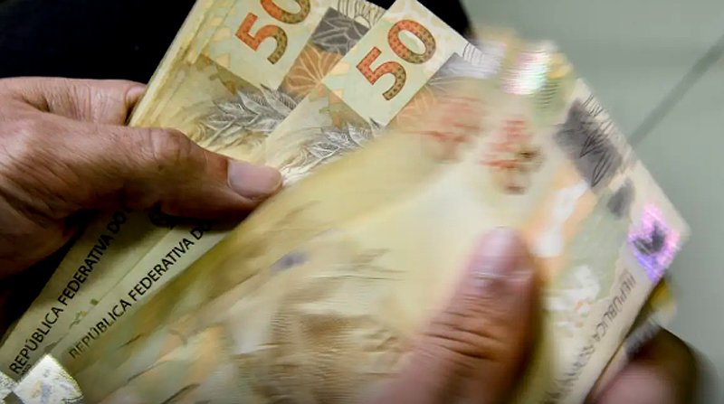 Isenção de IR para quem ganha até R$ 5 mil entra em vigor