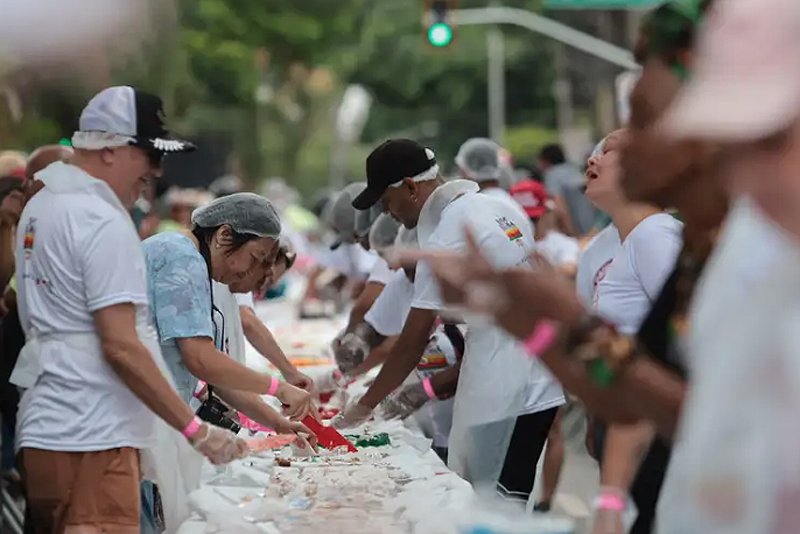 Aniversário da capital SP é comemorado com tradicional bolo do Bixiga