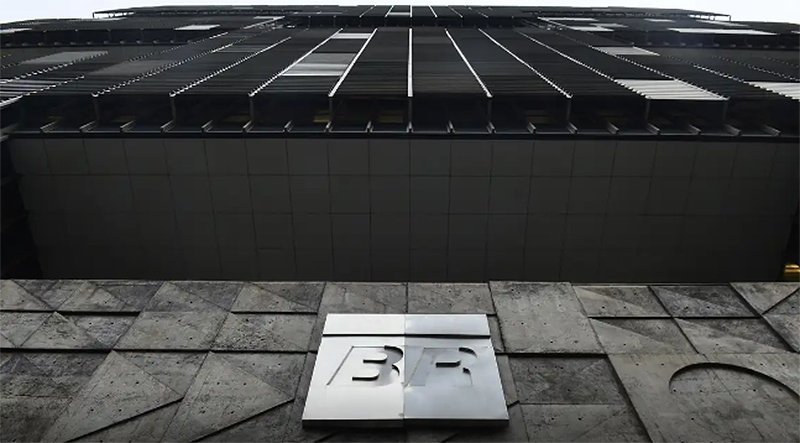 Petrobras reduz preço da gasolina em 5,2% a partir desta terça-feira