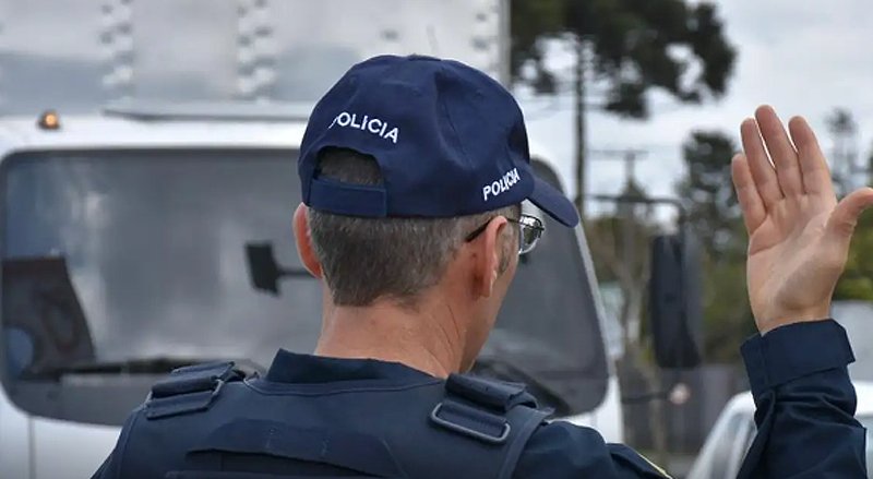 Acidente entre van e caminhão em Planaltina deixa cinco mortos