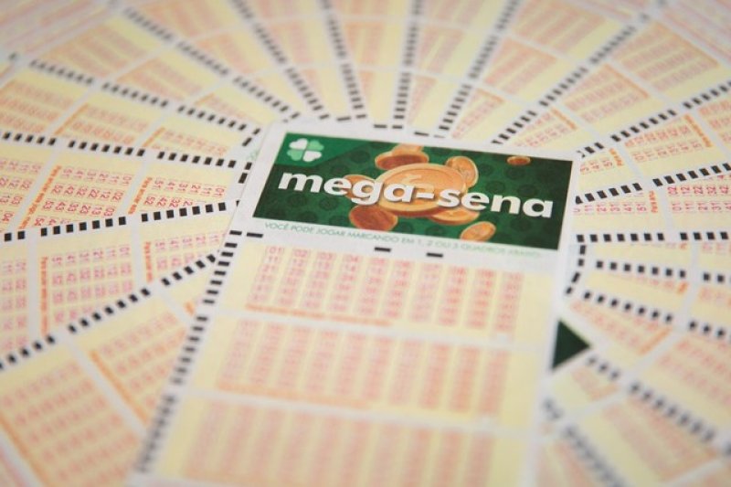 Mega-Sena acumula e pode pagar R$ 120 milhões na quarta-feira