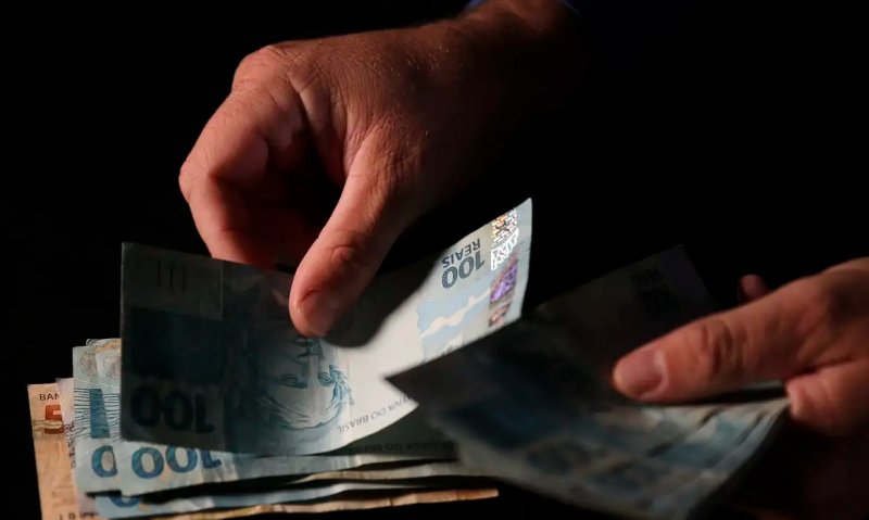 Brasileiros sacaram em abril R$ 482,8 milhões esquecidos em bancos