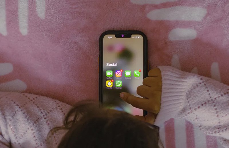Reino Unido anuncia proibição de redes sociais para menores de 16 anos