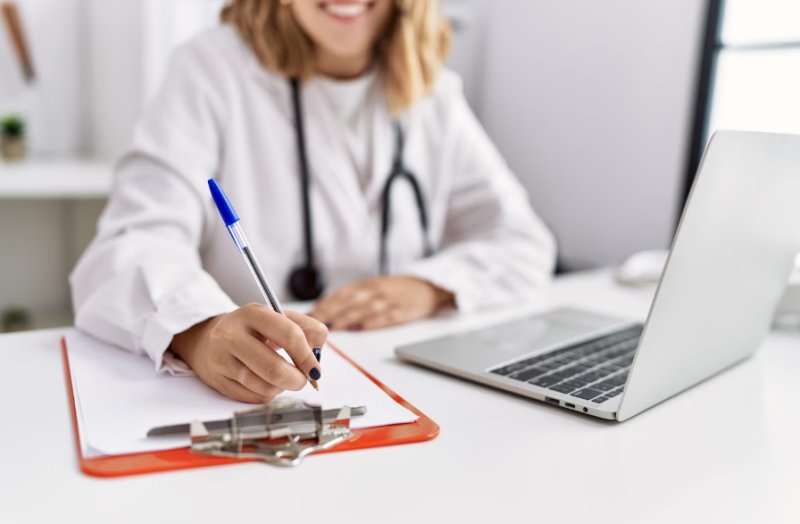 Por trás do resultado: como farmácias, clínicas e hábitos de vida se conectam à medicina diagnóstica?