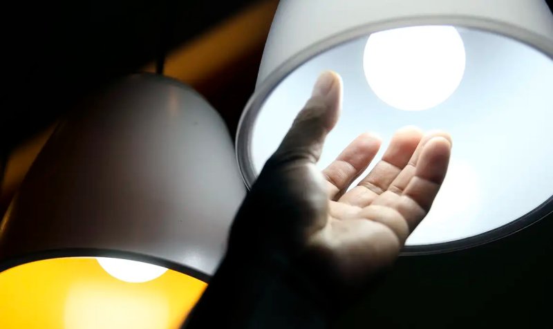Bandeira tarifária das contas de luz segue amarela em julho
