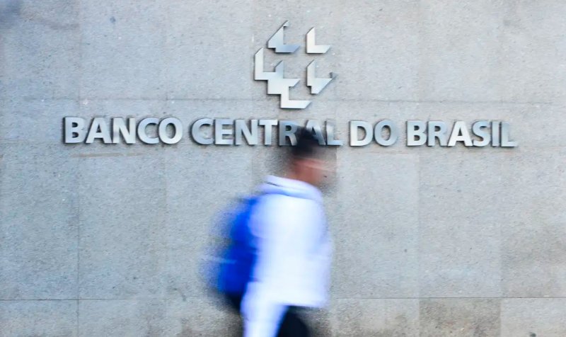 Juros das famílias seguem elevados e chegam a 64% ao ano, diz BC