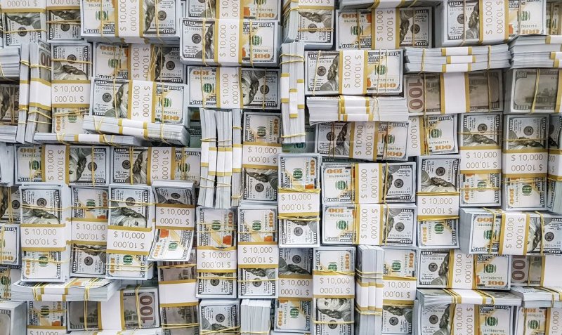 Dólar cai a R$ 5,14 com alívio no mercado externo