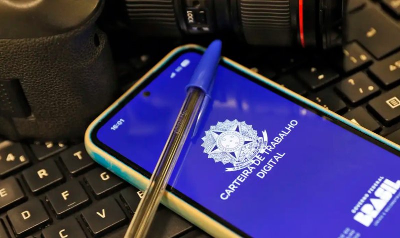 Desemprego cai para 5,3%, o menor para o trimestre terminado em julho