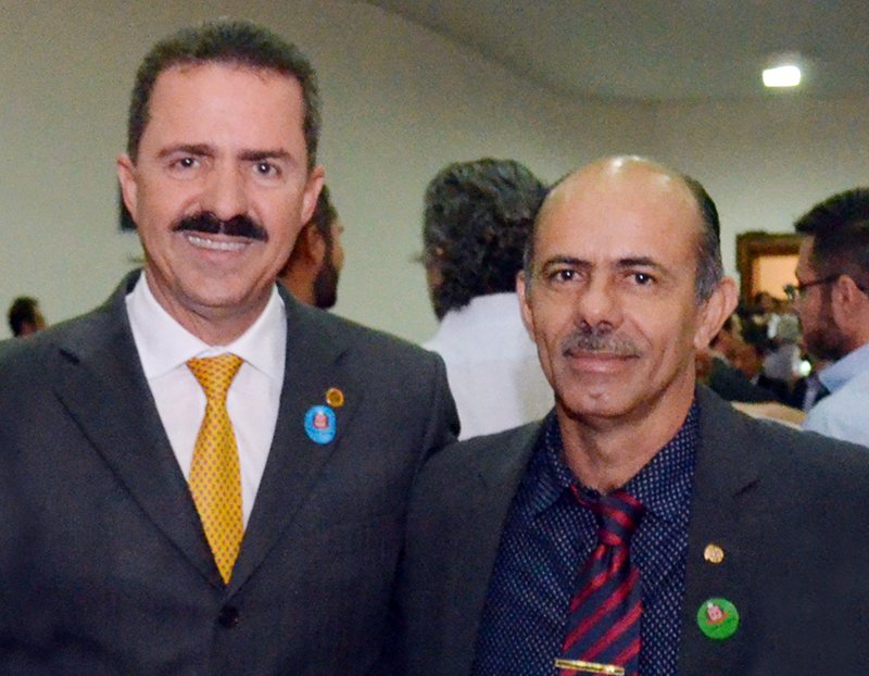 Bento de Abreu assina Programa Cidade Legal e conquista ambulância