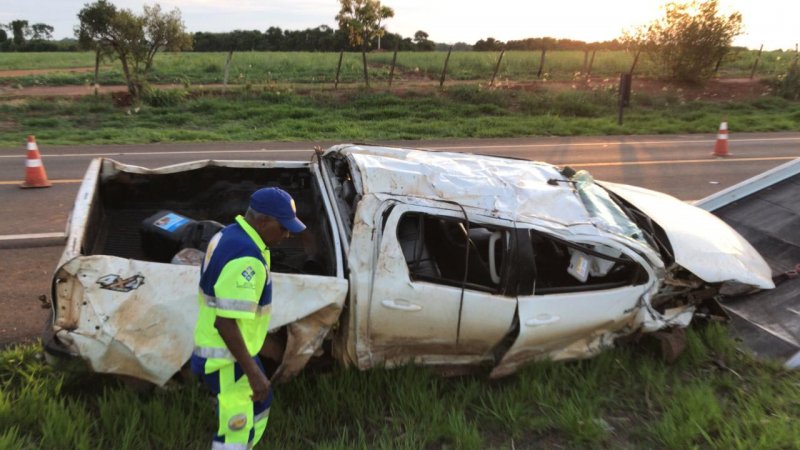 Assis Chateaubriand: Motorista embriagado bate carro de frente com caminhonete