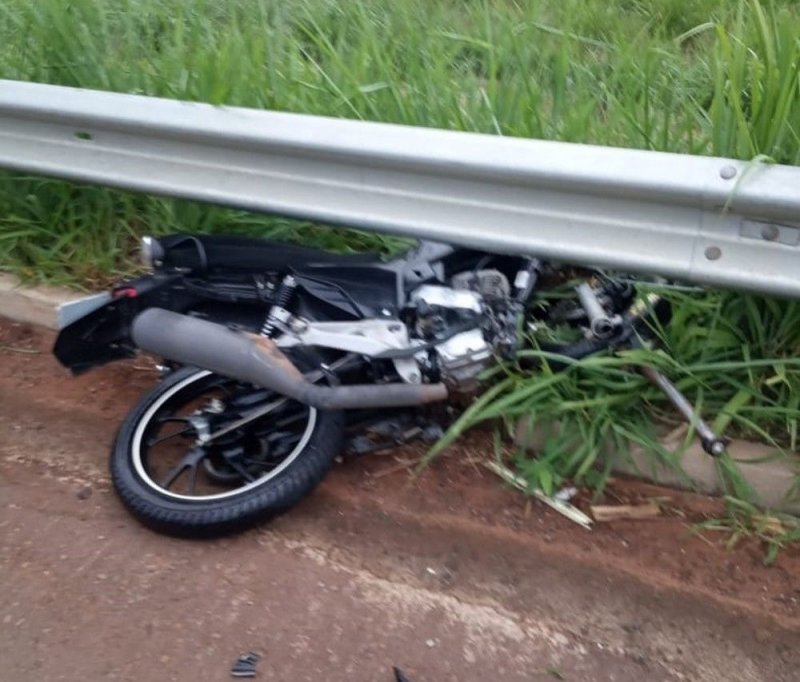 Motociclista morre ao bater de frente com picape em rodovia