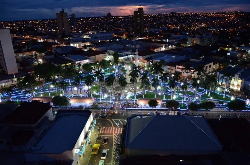 Birigui promove chegada do Papai Noel e acendimento das luzes de Natal neste domingo