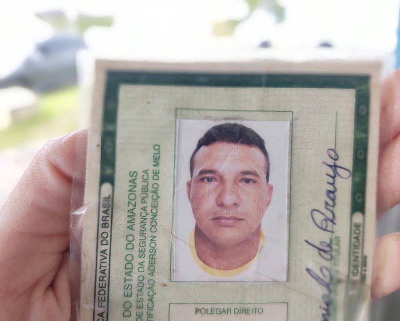 Pastor morre eletrocutado por microfone durante culto