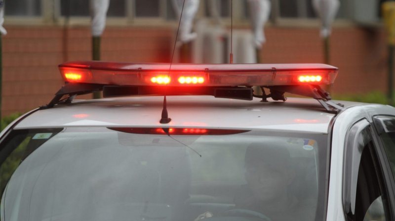 Mulher enterra filha viva de ponta cabeça após ela acusar padrasto de abuso sexual