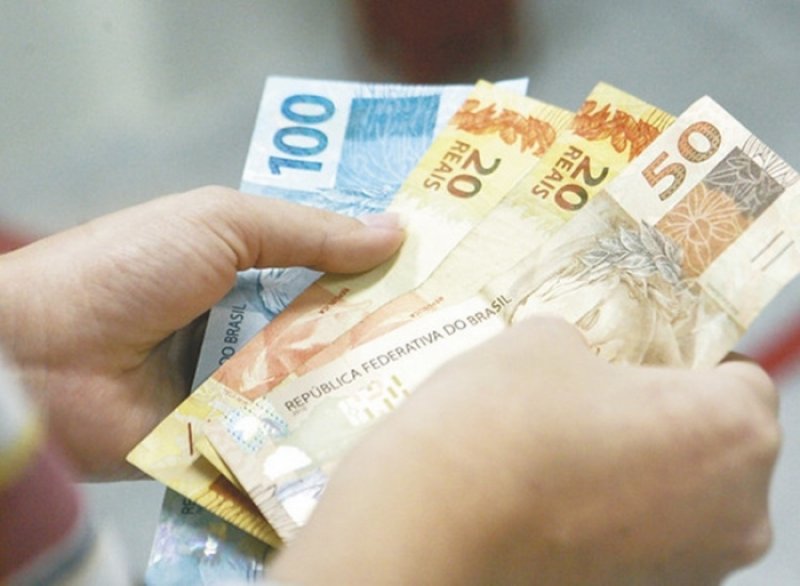Cédulas de dinheiro e moedas podem transmitir doenças