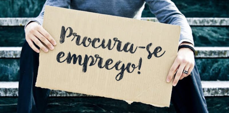 Taxa de desemprego no Brasil sobe para 12,6% em abril