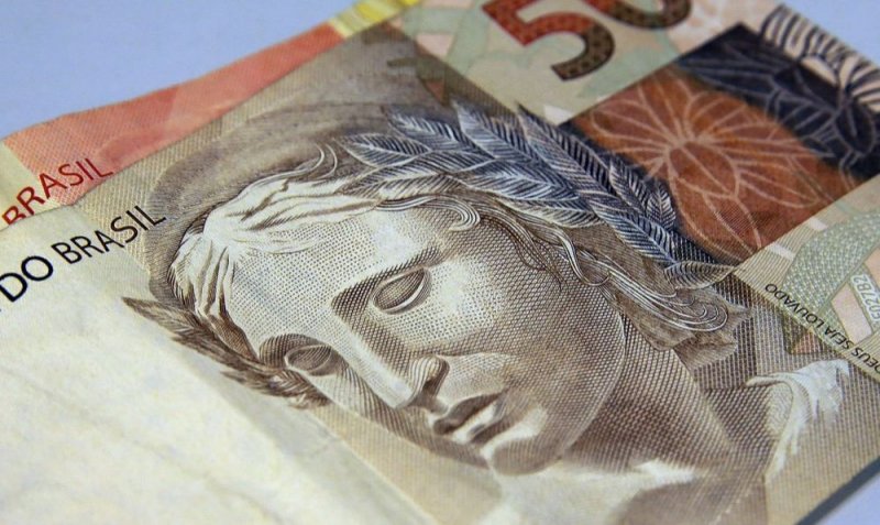 Servidores públicos ficarão sem reajuste salarial até o fim de 2021
