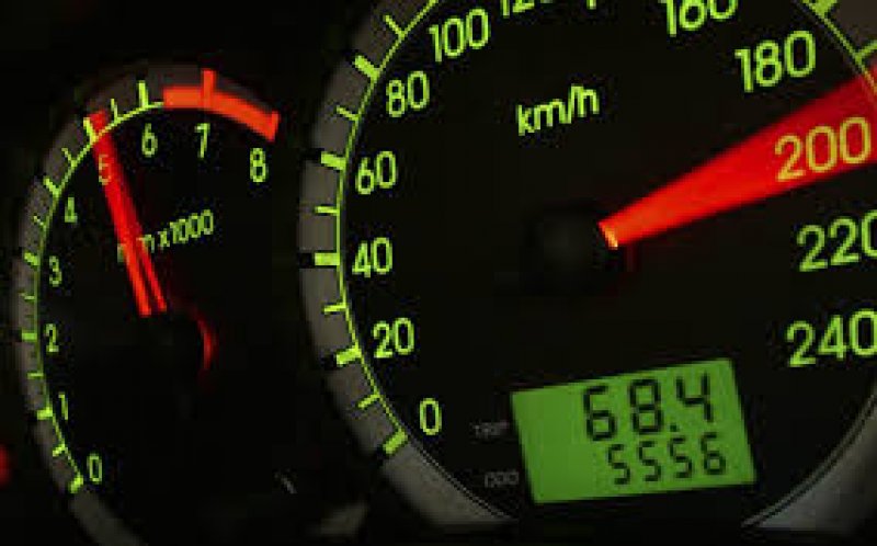Concessionária terá que indenizar cliente por vender carro com quilometragem alterada