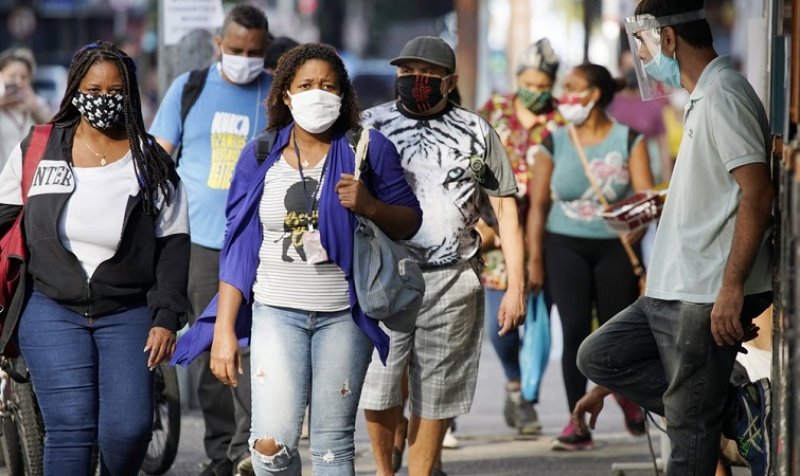 População do Brasil passa de 211,7 milhões de habitantes, estima IBGE