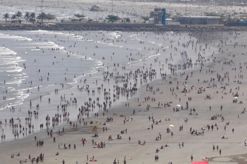 Praias de SP registram sete mortes por afogamento neste domingo
