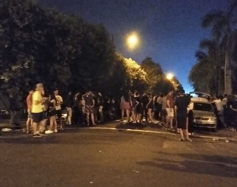 Polícia usa bomba de gás para dispersar aglomeração em rua de Rio Preto