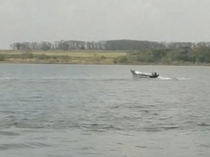 Dono de barco visto navegando vazio tinha saído para buscar parente que acampava, diz família