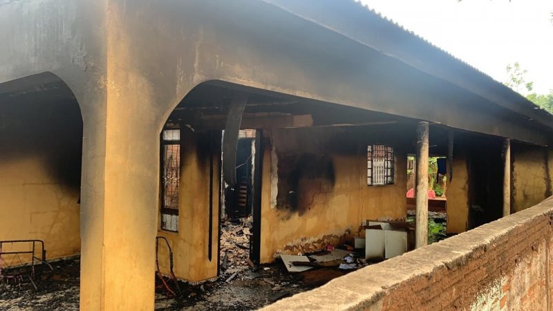 Casa pega fogo e mata mãe e filha carbonizadas