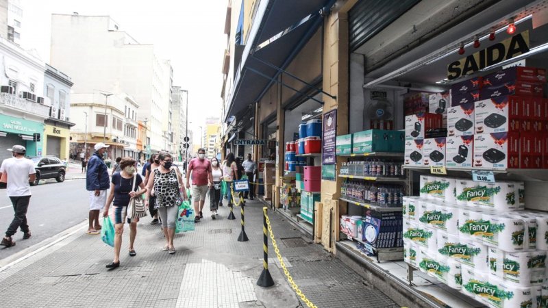 Sem anúncio de fase roxa, Doria mantém restrições em SP