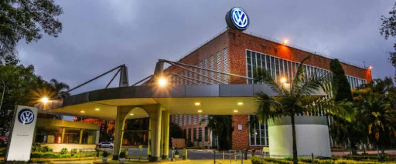 Com o agravamento da pandemia, VW suspende produção no Brasil